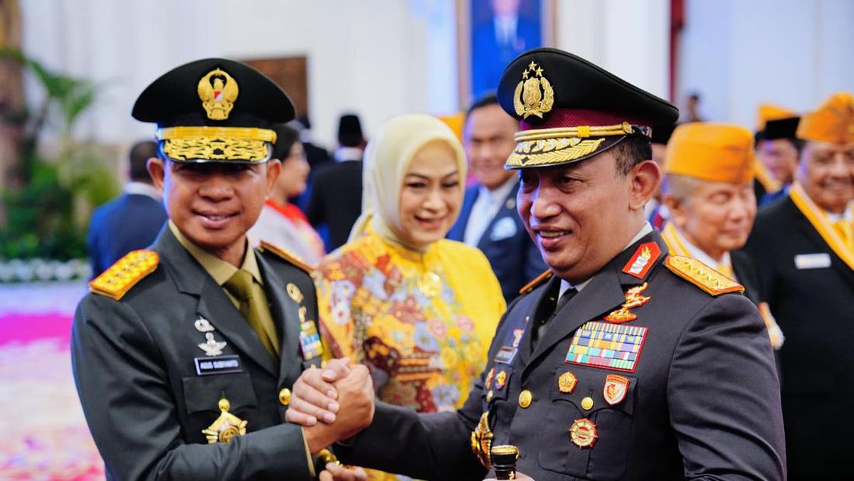 Prabowo Lempar Candaan Ini ke Kapolri dan Panglima TNI